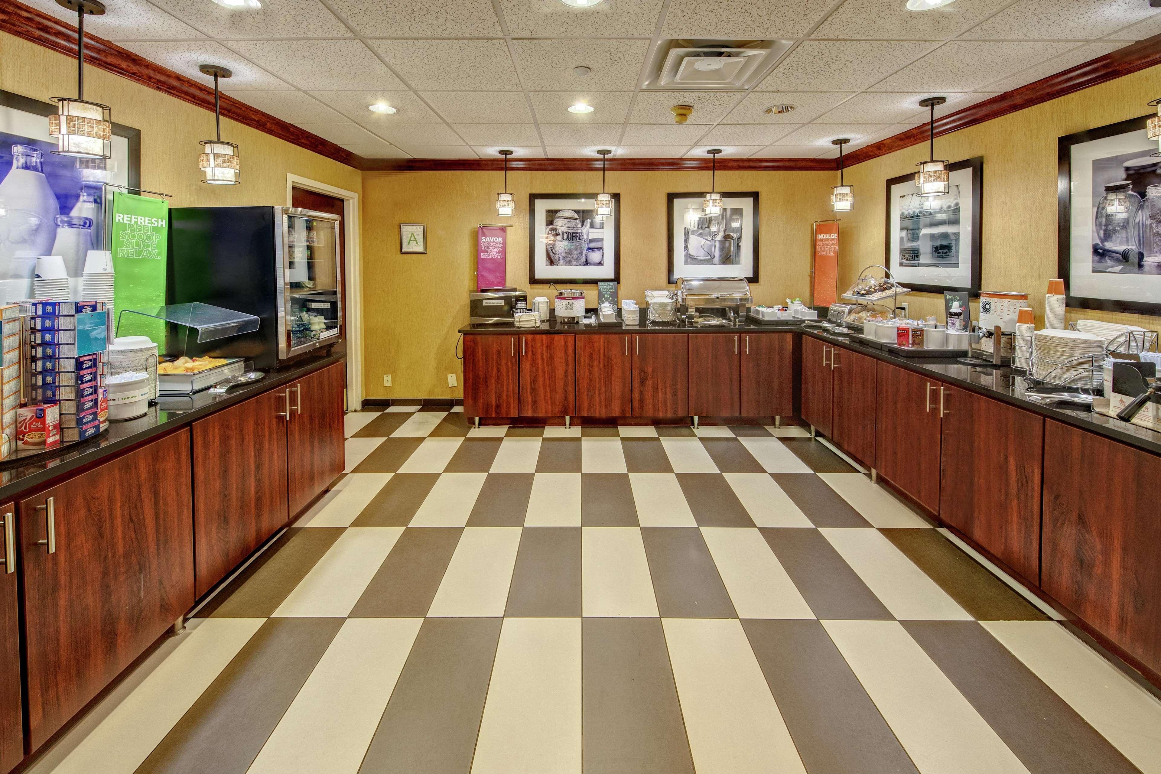 Hampton Inn Corinth Bagian luar foto