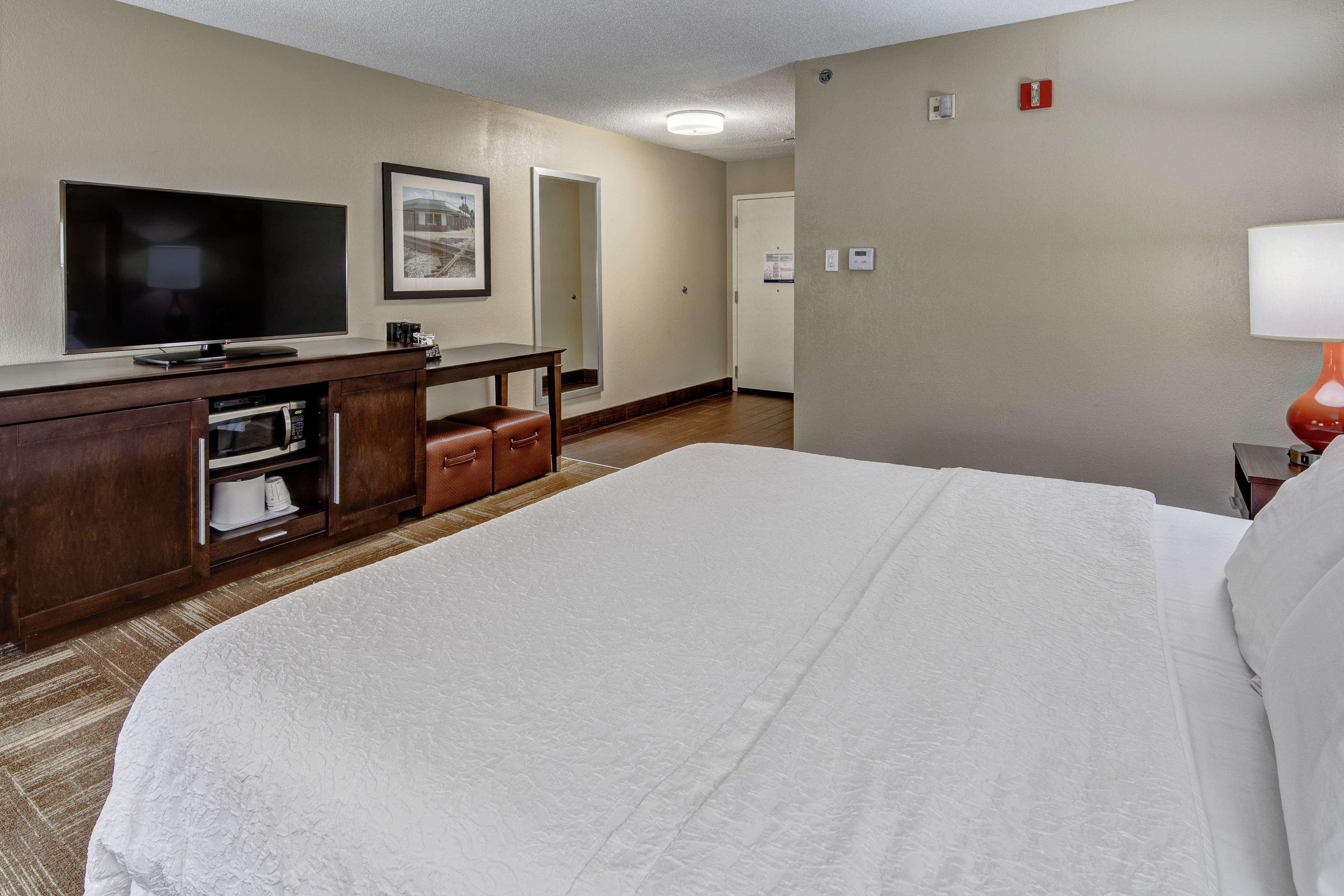 Hampton Inn Corinth Bagian luar foto