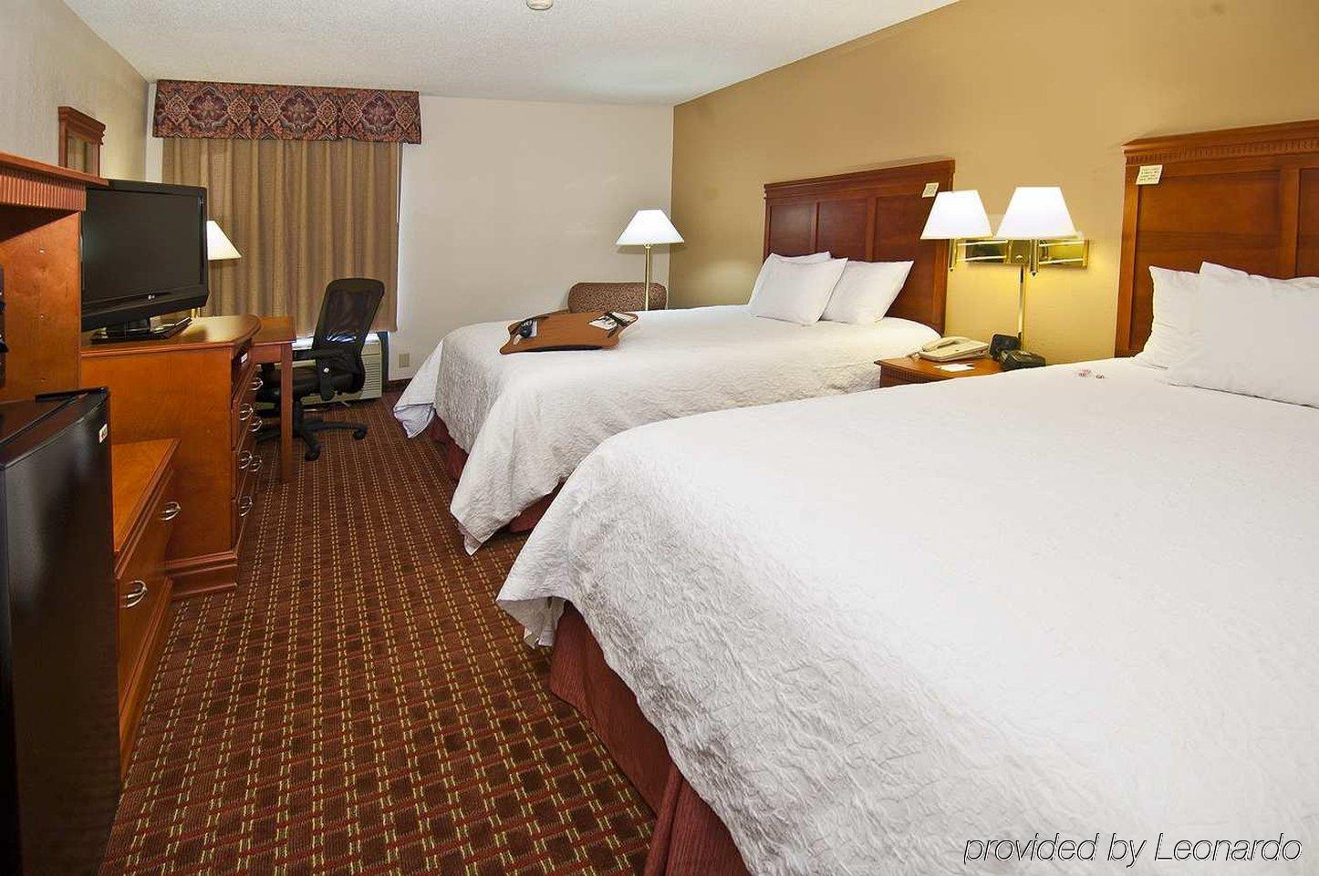 Hampton Inn Corinth Bagian luar foto